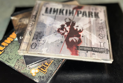 Linkin Park Hybrid Theory CD.