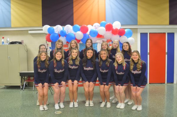 GNA Cheerleaders help celebrate Read Across America Week. 